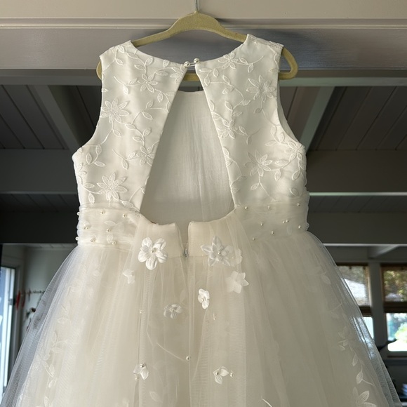 Princess Daliana flower girl dress: size 8 - Picture 4 of 5